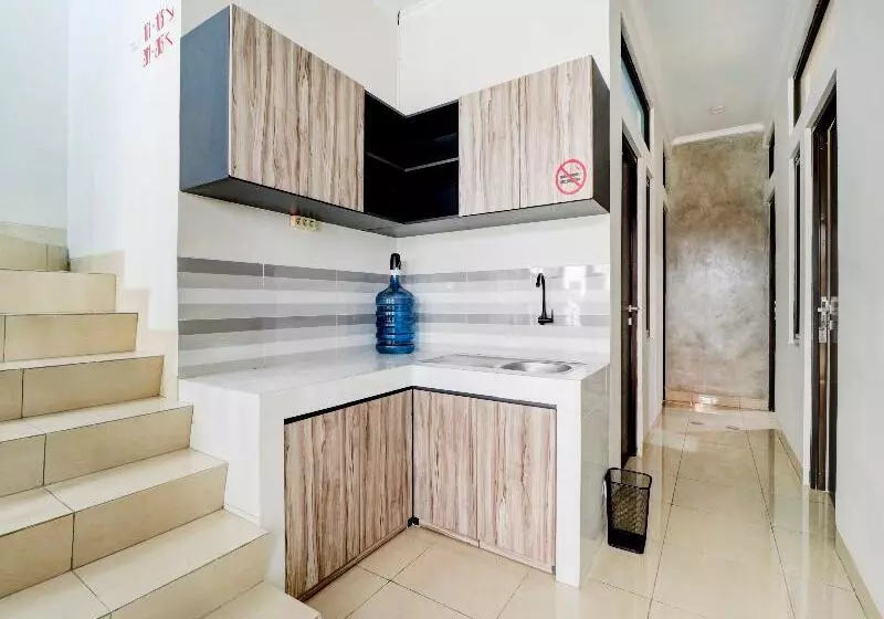 Otel Oyo 90215 Ada Residence