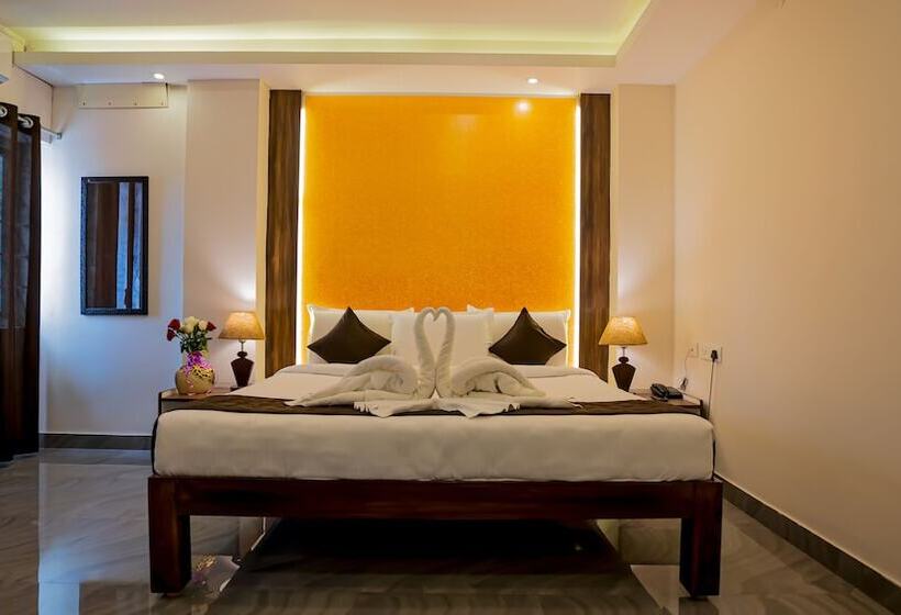 Hotel Sai Senthoor Paradise