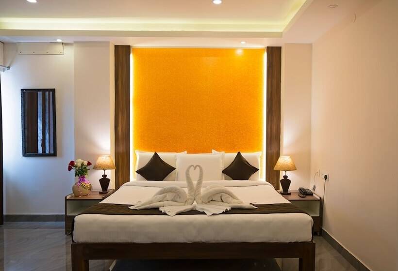 Hotel Sai Senthoor Paradise