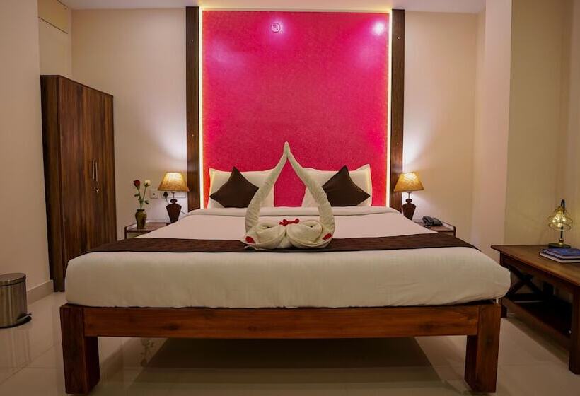 Hotel Sai Senthoor Paradise