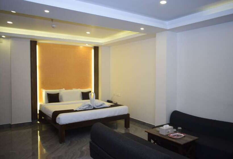 Hotel Sai Senthoor Paradise