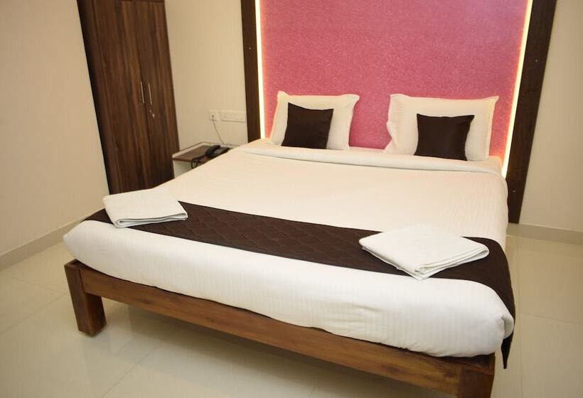 Hotel Sai Senthoor Paradise