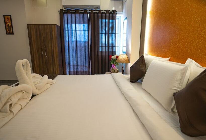 Hotel Sai Senthoor Paradise