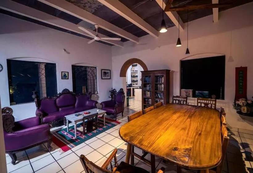 پانسیون Gaia's Garden Guest House