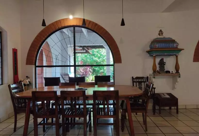 پانسیون Gaia's Garden Guest House