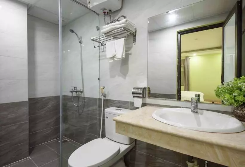 ホテル Golden Lotus Airport