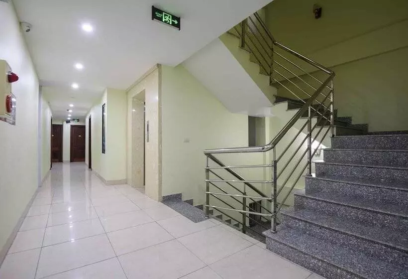 ホテル Golden Lotus Airport