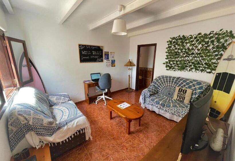 פנסיון Banana Surf House