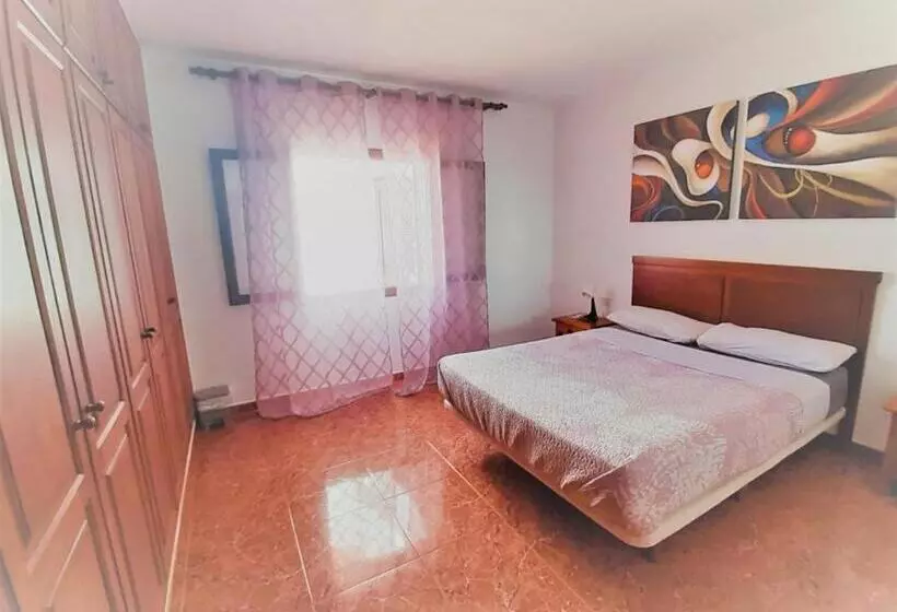 Majatalo Banana Surf House