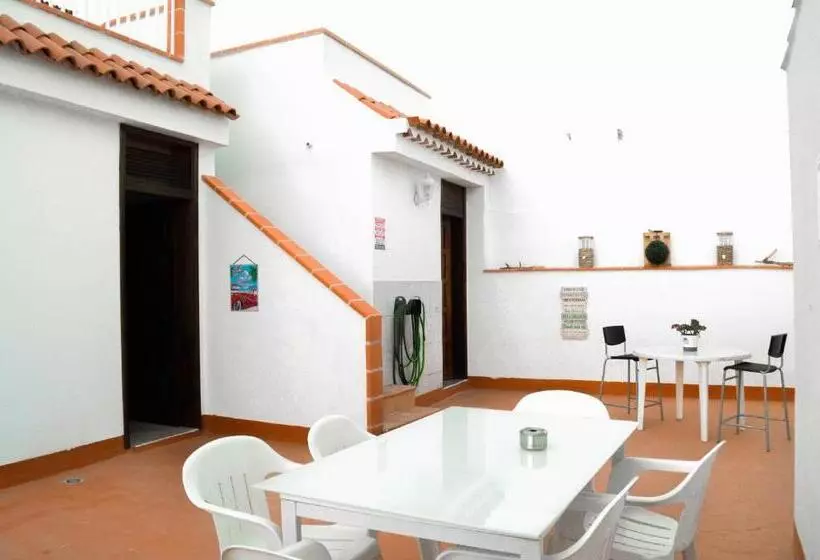 Majatalo Banana Surf House