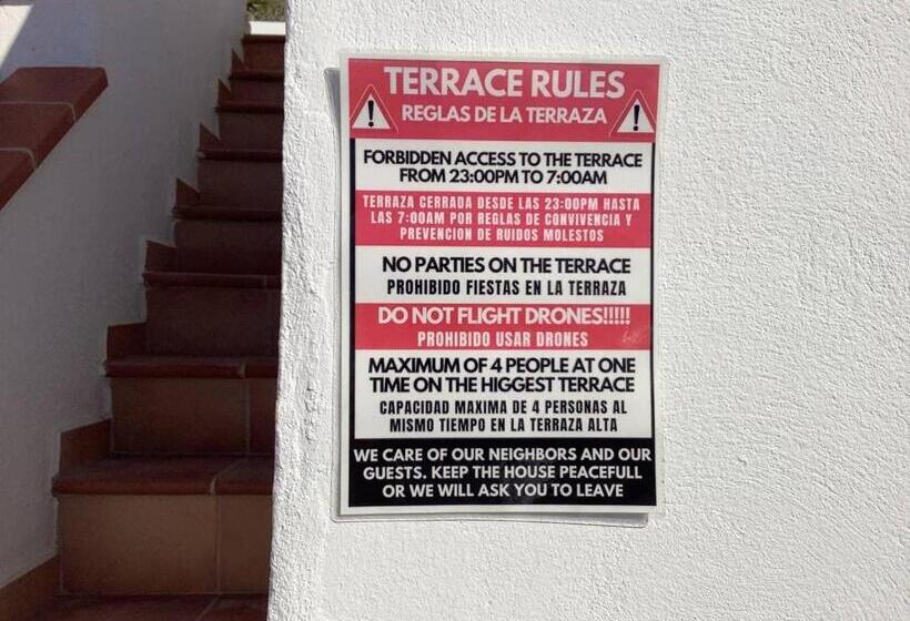 פנסיון Banana Surf House