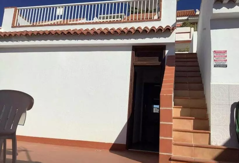 Majatalo Banana Surf House