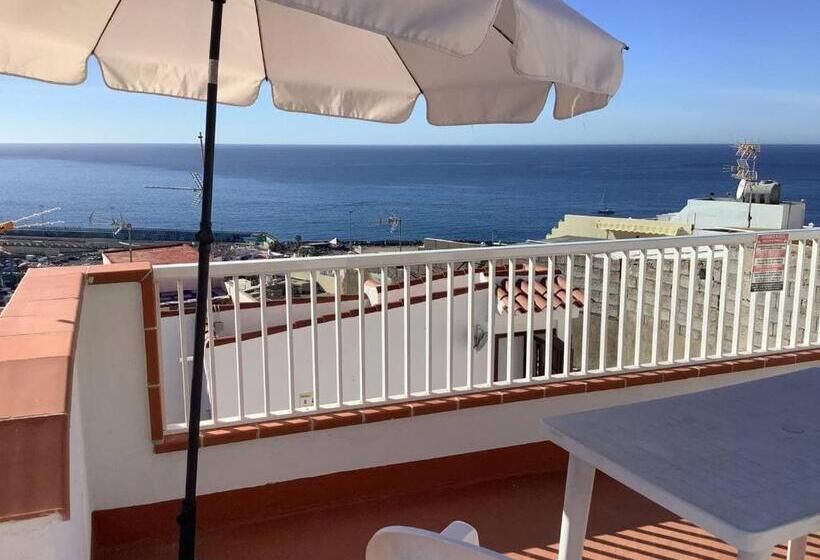 פנסיון Banana Surf House