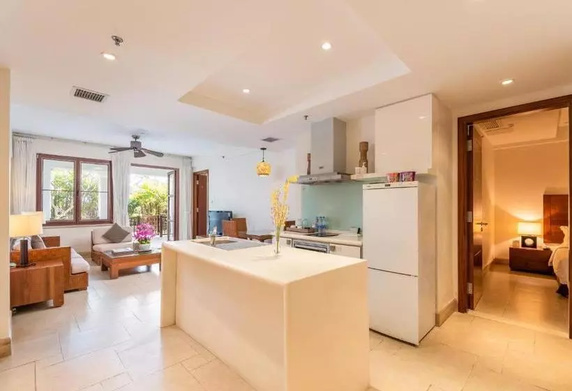 Отель Aegean Suites Sanya Yalong Bay Resort