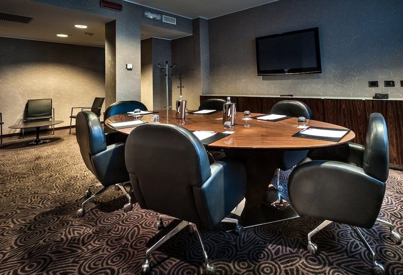 בית מלון כפרי Crowne Plaza Milan City, An Ihg