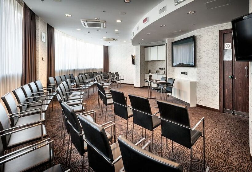 בית מלון כפרי Crowne Plaza Milan City, An Ihg