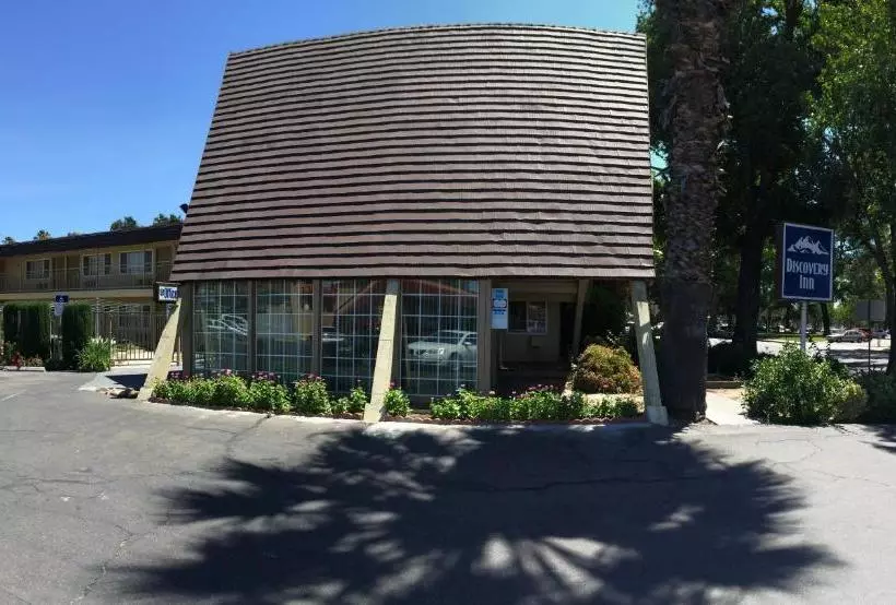 호텔 Discovery Inn