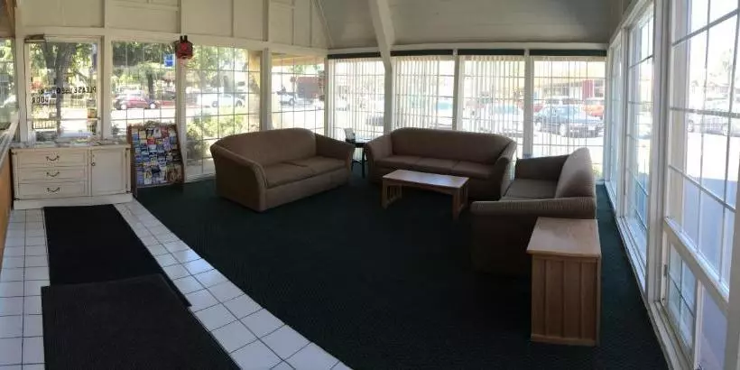 호텔 Discovery Inn