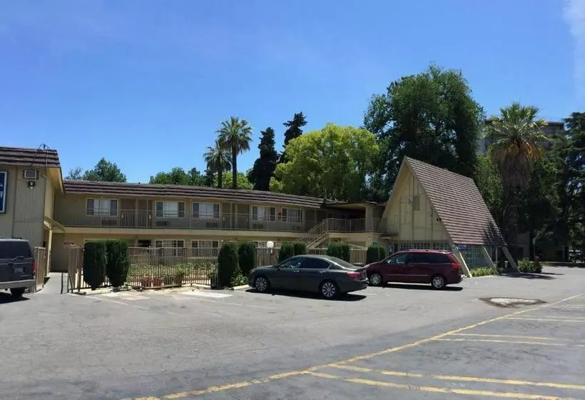 호텔 Discovery Inn