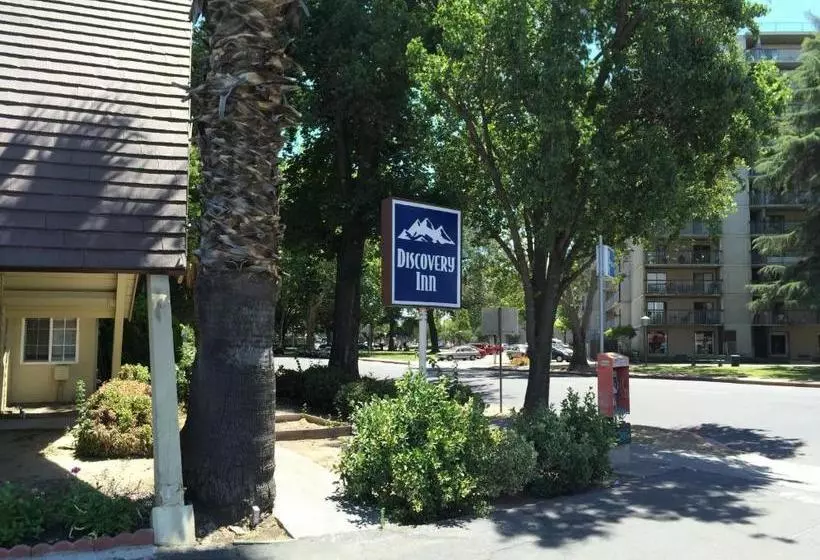 호텔 Discovery Inn