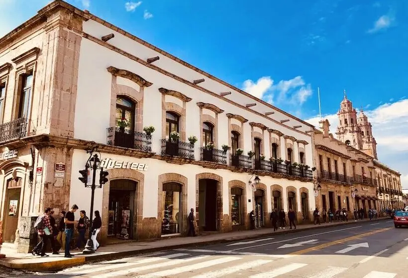 Hotelli Herencia By Hosting House