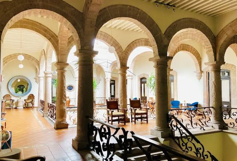 Hotelli Herencia By Hosting House