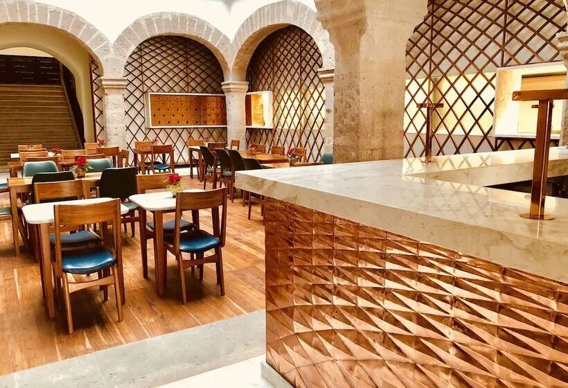 Hotelli Herencia By Hosting House