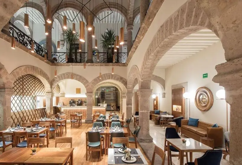 Hotelli Herencia By Hosting House