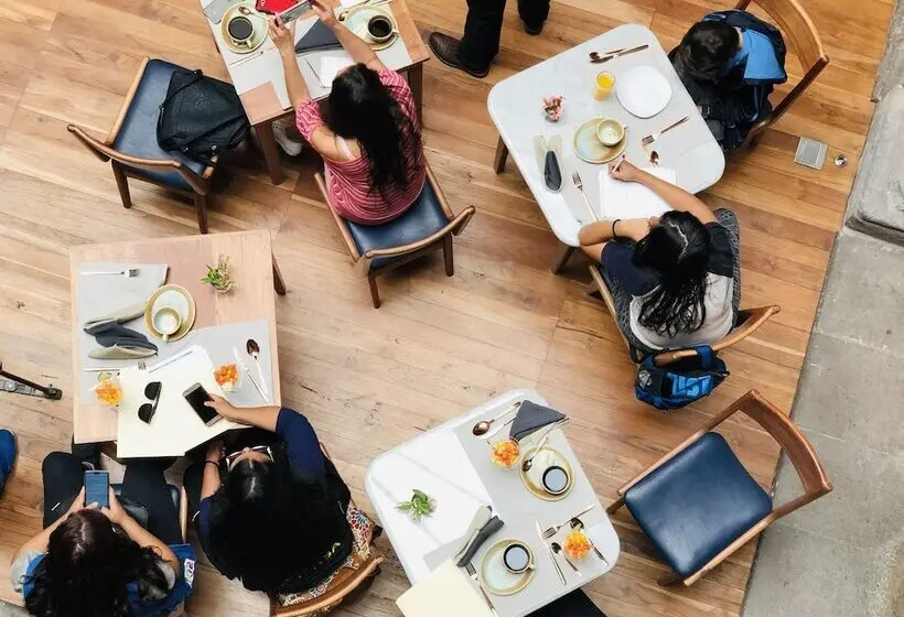 Hotelli Herencia By Hosting House