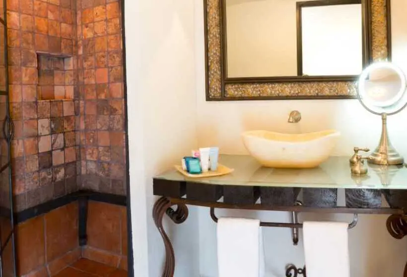 Hotelli Herencia By Hosting House