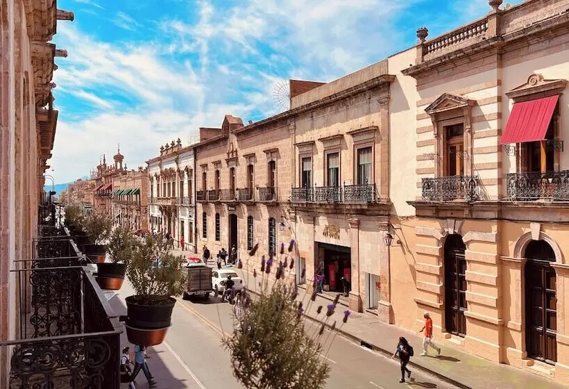 Hotelli Herencia By Hosting House