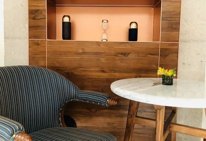 Hotelli Herencia By Hosting House