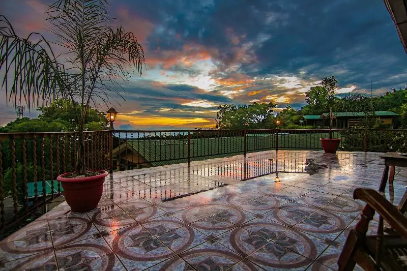 בית מלון כפרי Mar Inn Costa Rica