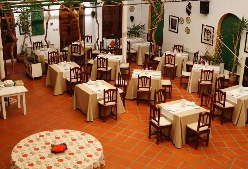 乡村酒店  Caserio De Iznájar