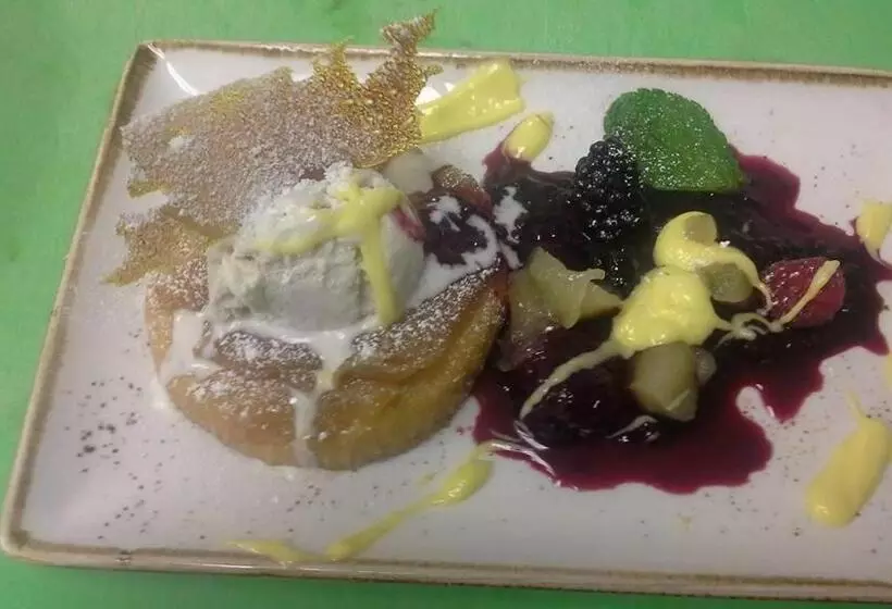 Отель Valkarana Country Relais