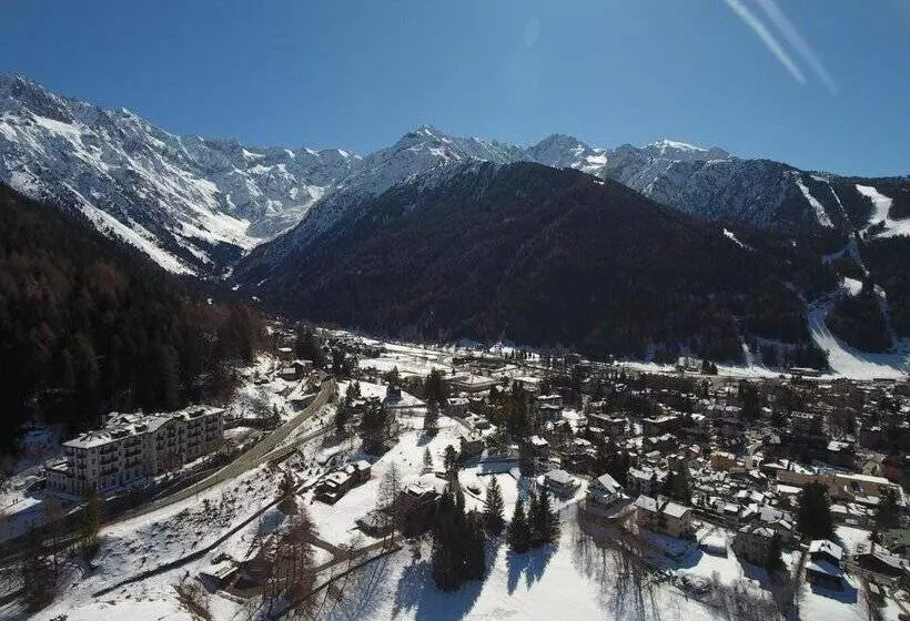 Palace Pontedilegno Resort