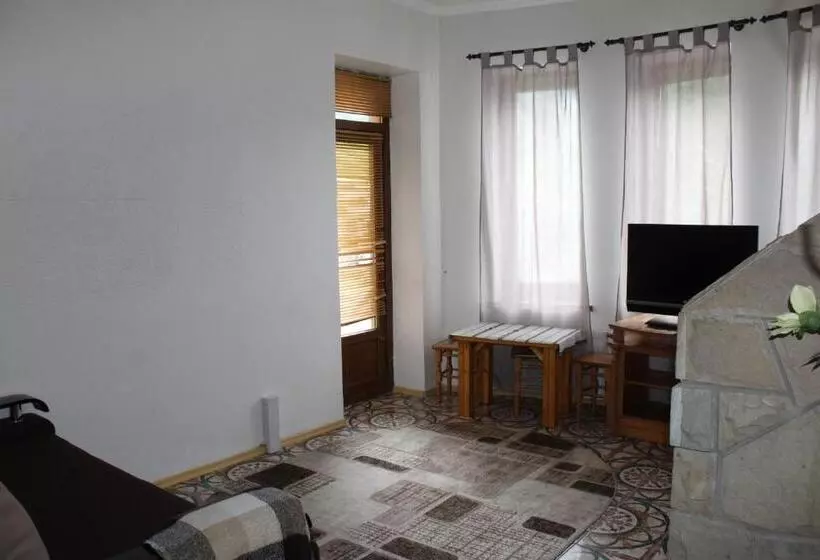 Majatalo садиба коренюки