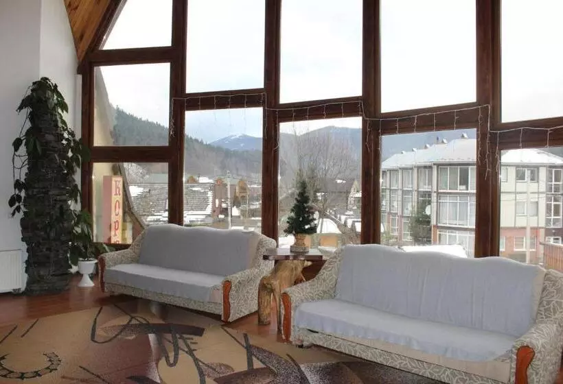 Majatalo садиба коренюки