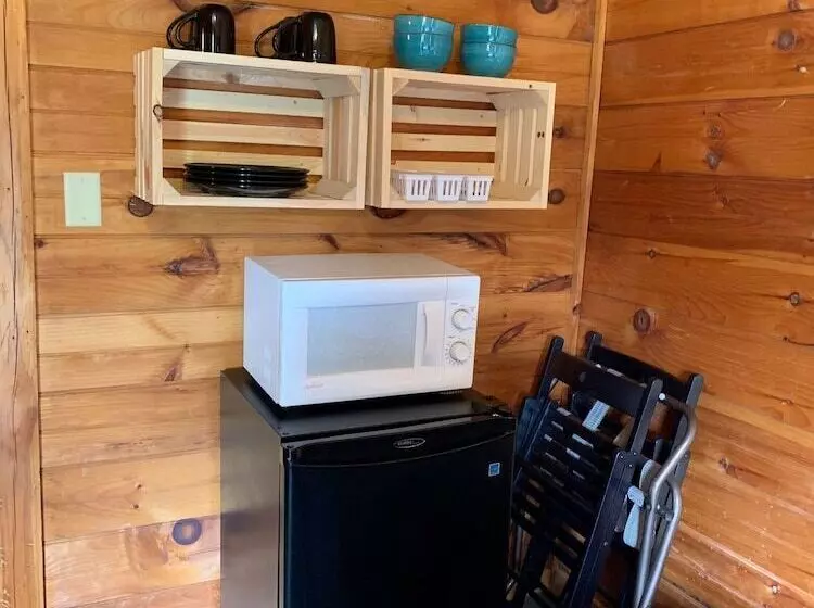 Pine Crest Motel & Cabins