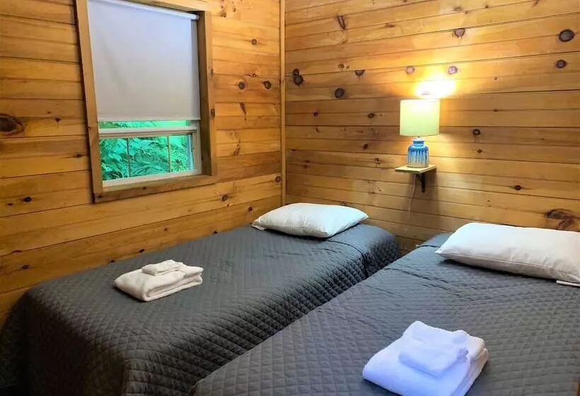 Pine Crest Motel & Cabins