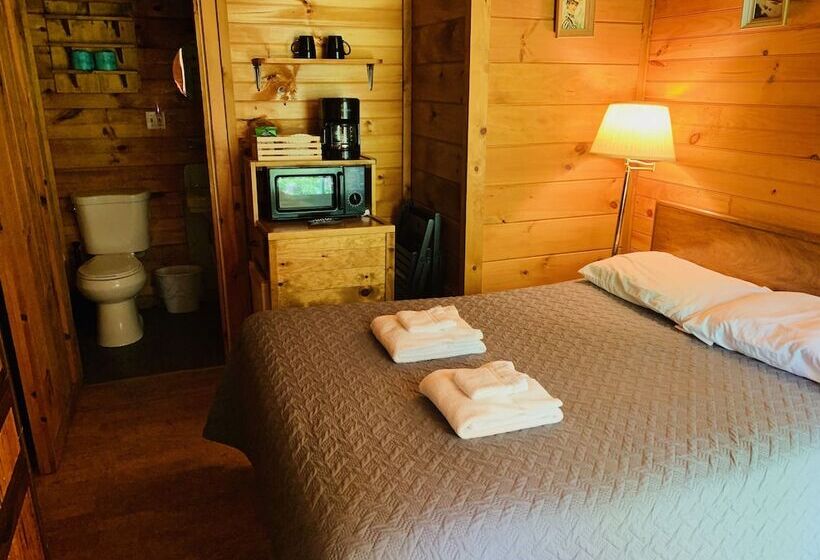 Pine Crest Motel & Cabins