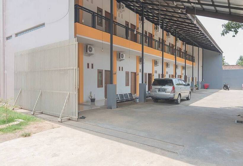 Pensjonat Reddoorz Near Alun Alun Kc Haurgeulis