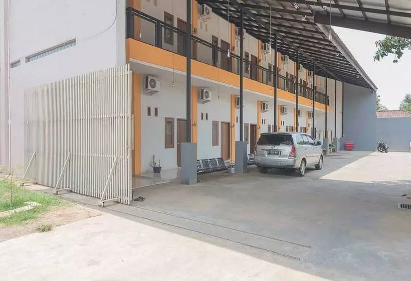 پانسیون Reddoorz Near Alun Alun Kc Haurgeulis