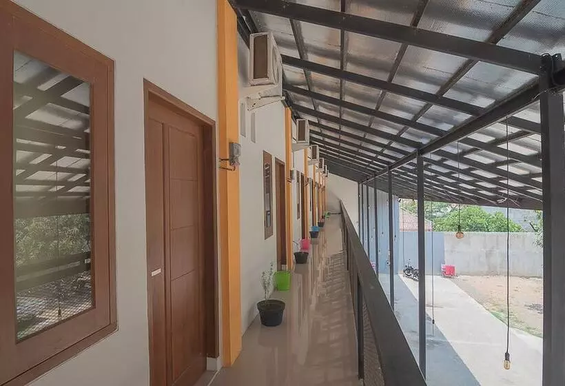 پانسیون Reddoorz Near Alun Alun Kc Haurgeulis