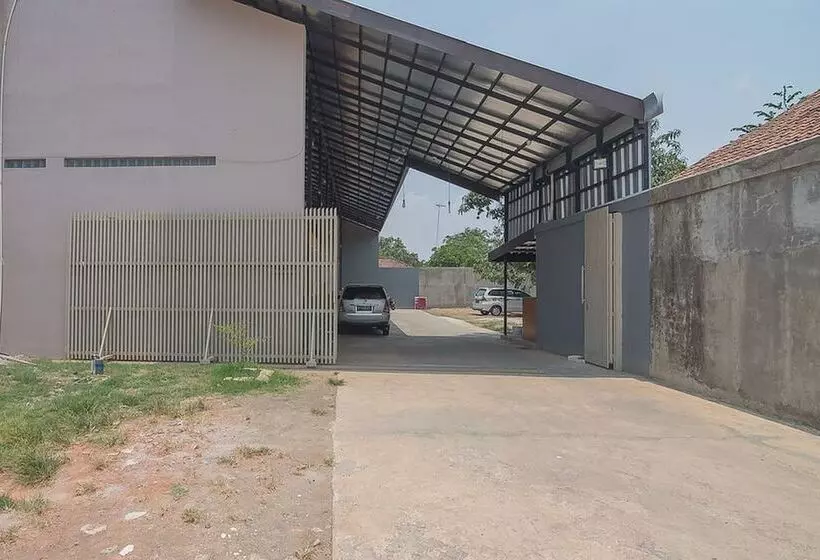 پانسیون Reddoorz Near Alun Alun Kc Haurgeulis