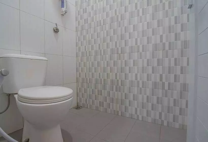 پانسیون Reddoorz Near Alun Alun Kc Haurgeulis