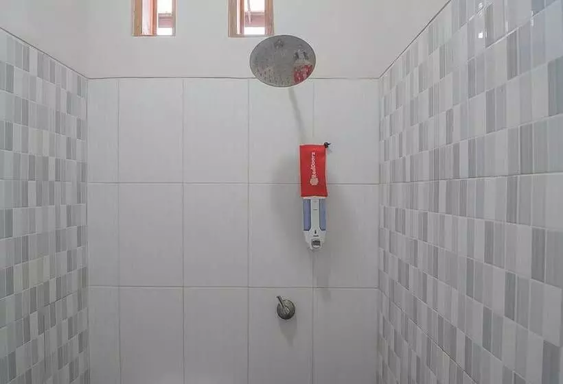 پانسیون Reddoorz Near Alun Alun Kc Haurgeulis