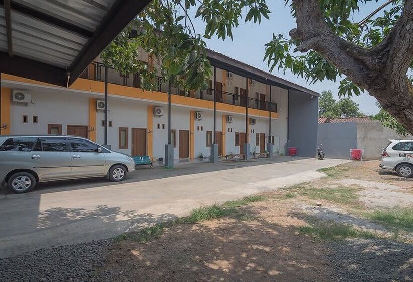 Pensjonat Reddoorz Near Alun Alun Kc Haurgeulis