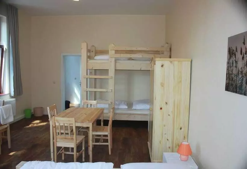 Hotelli Gästehaus Innfernow