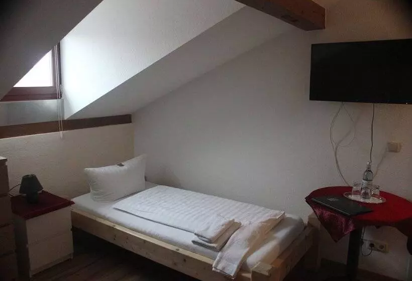 Hotelli Gästehaus Innfernow